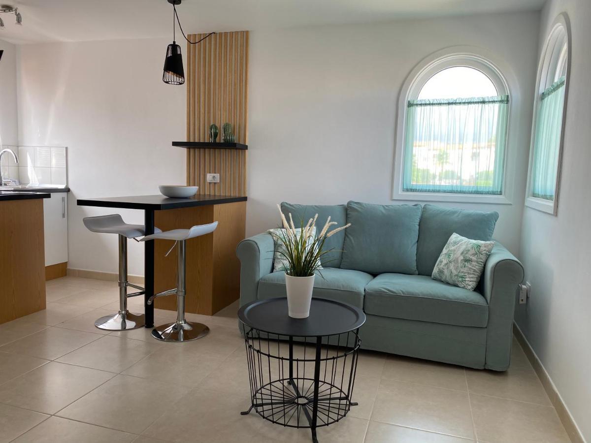 Juangy'S Apartments In Las Adelfas Golf Del Sur 圣米格尔德阿沃纳 外观 照片