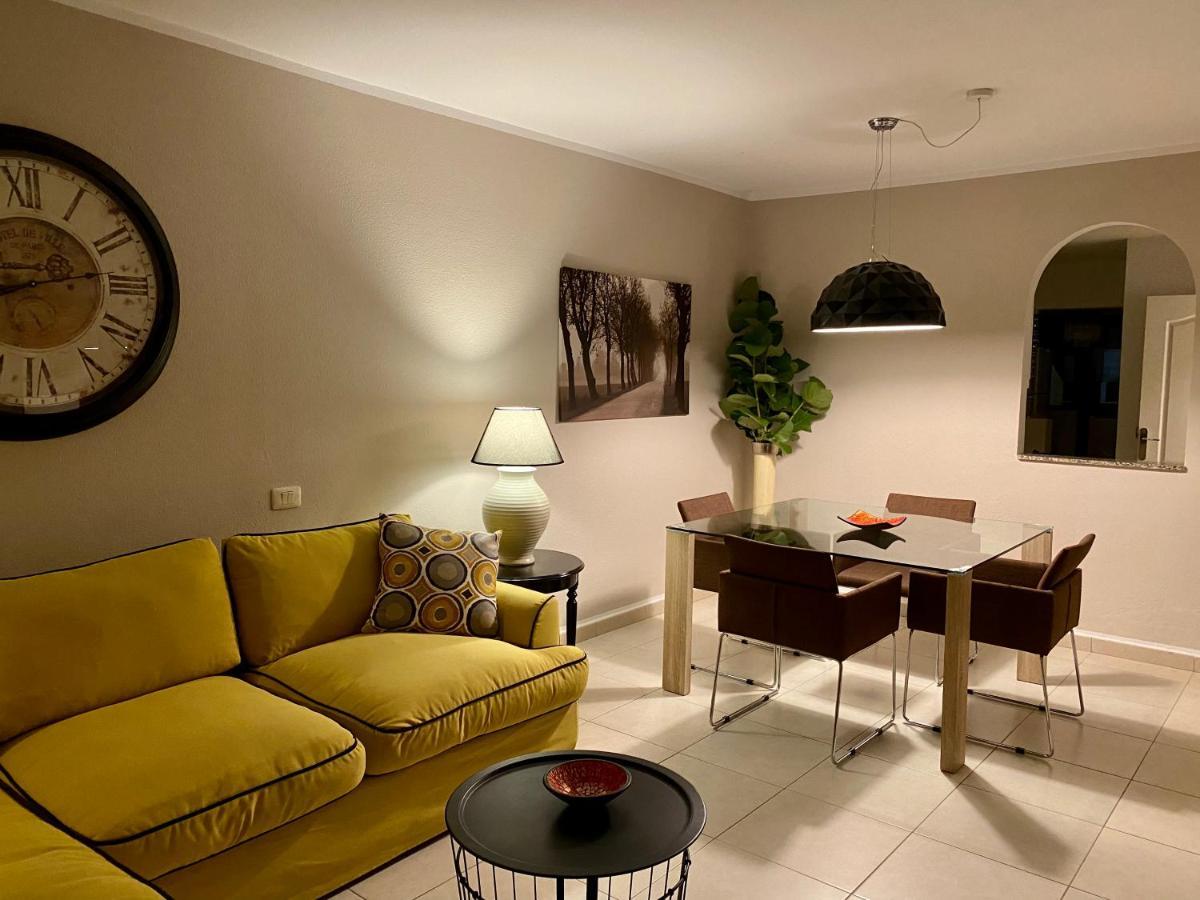 Juangy'S Apartments In Las Adelfas Golf Del Sur 圣米格尔德阿沃纳 外观 照片
